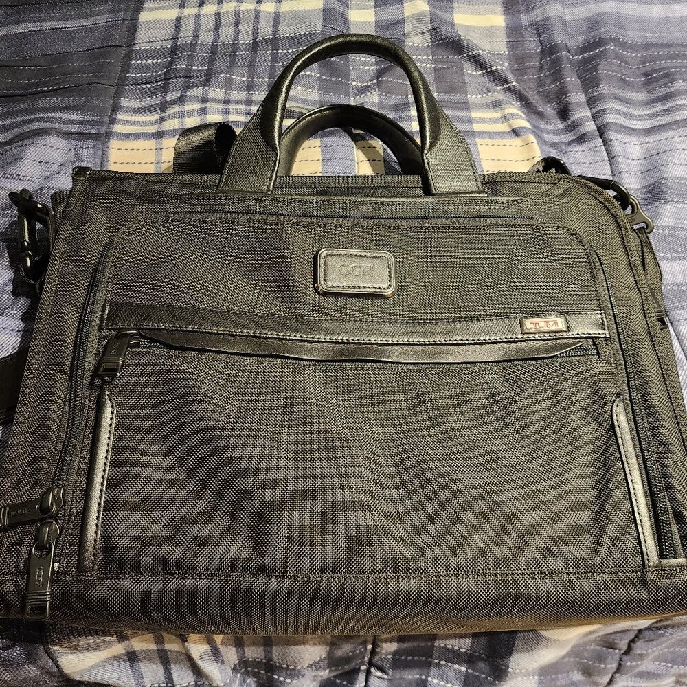 TUMI Alpha Slim Deluxe Portfolio Black | Ballistic Nylon